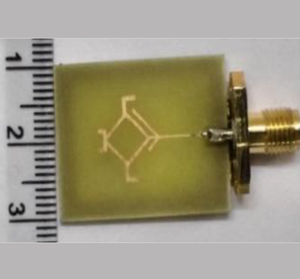 Compact antenna generating dual bands with polarization diversity